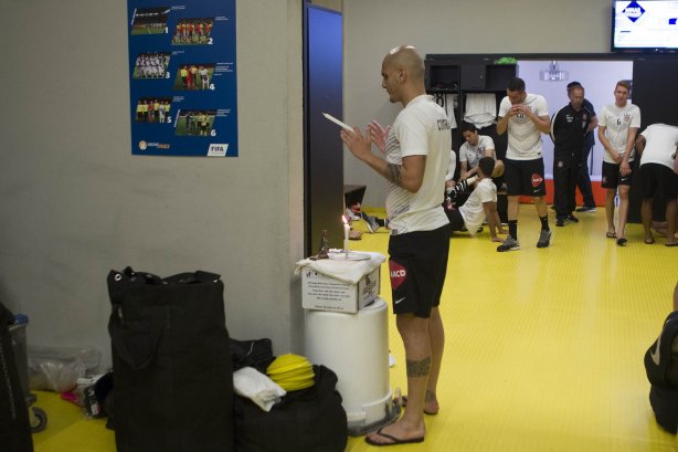 Nos vestiários antes do jogo entre Cruzeiro x Corinthians, realizado esta noite no Mineirão, válido pela 27ª rodada do Campeonato Brasileiro de 2014