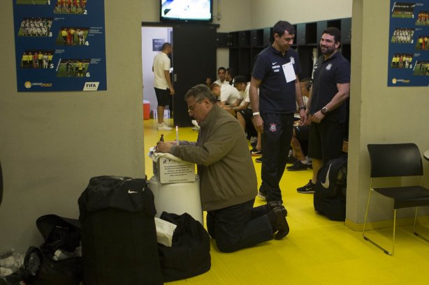 Nos vestiários antes do jogo entre Cruzeiro x Corinthians, realizado esta noite no Mineirão, válido pela 27ª rodada do Campeonato Brasileiro de 2014