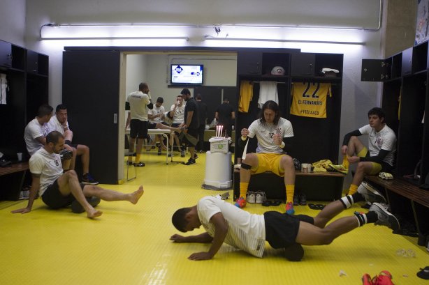 Nos vestiários antes do jogo entre Cruzeiro x Corinthians, realizado esta noite no Mineirão, válido pela 27ª rodada do Campeonato Brasileiro de 2014