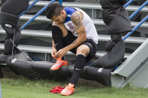 Durante o treino desta tarde em Manaus no CT do São Raimundo. O próximo jogo da equipe será amanhã, sábado, 11/10, contra o Botafogo, na Arena Amazônia, em Manaus, válido pela 27ª rodada do Campeonato Brasileiro de 2014