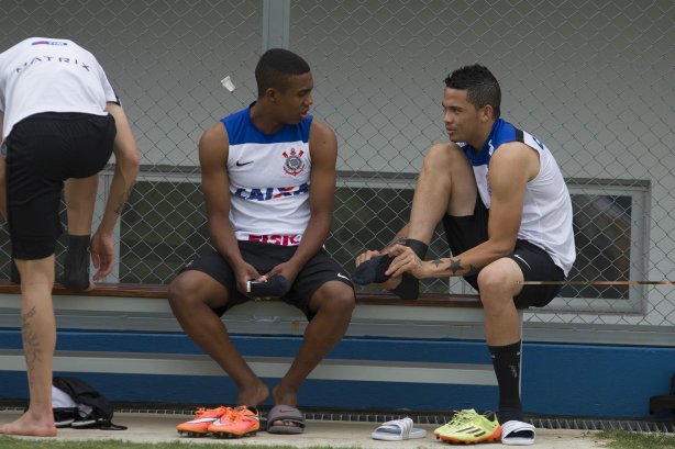 Durante o treino desta tarde em Manaus no CT do São Raimundo. O próximo jogo da equipe será amanhã, sábado, 11/10, contra o Botafogo, na Arena Amazônia, em Manaus, válido pela 27ª rodada do Campeonato Brasileiro de 2014