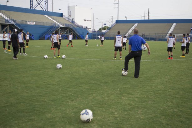 Durante o treino desta tarde em Manaus no CT do São Raimundo. O próximo jogo da equipe será amanhã, sábado, 11/10, contra o Botafogo, na Arena Amazônia, em Manaus, válido pela 27ª rodada do Campeonato Brasileiro de 2014
