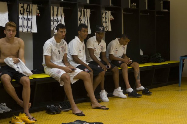 Nos vestiários antes do jogo entre Botafogo x Corinthians, realizado esta noite na Arena Amazônia, válido pela 28ª rodada do Campeonato Brasileiro de 2014