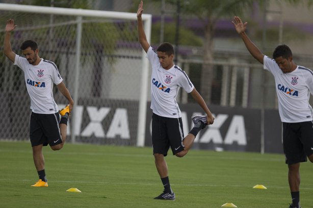 Durante a reapresentacao dos jogadores esta tarde no CT Joaquim Grava, zona leste da cidade. O próximo jogo da equipe será dia 15/01no torneio internacional, em Orlando/EUA, contra o Colonia da Alemanha