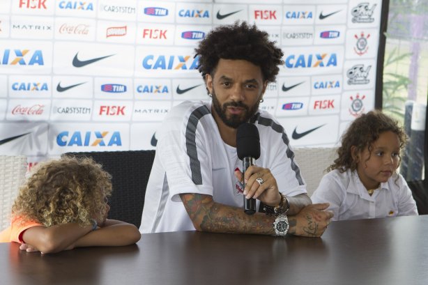 Durante a reapresentacao dos jogadores esta tarde no CT Joaquim Grava, zona leste da cidade. O próximo jogo da equipe será dia 15/01no torneio internacional, em Orlando/EUA, contra o Colonia da Alemanha
