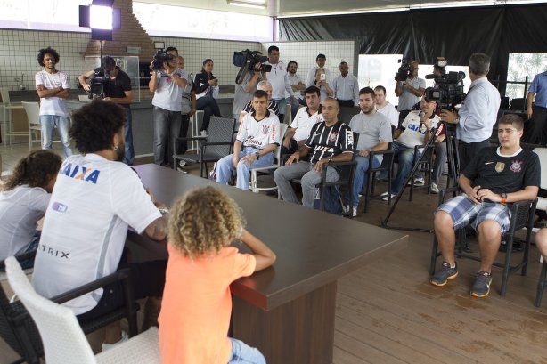 Durante a reapresentacao dos jogadores esta tarde no CT Joaquim Grava, zona leste da cidade. O próximo jogo da equipe será dia 15/01no torneio internacional, em Orlando/EUA, contra o Colonia da Alemanha