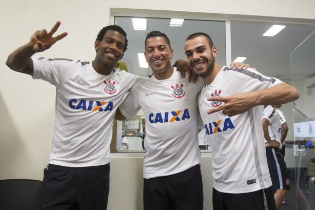 Durante a reapresentacao dos jogadores esta tarde no CT Joaquim Grava, zona leste da cidade. O próximo jogo da equipe será dia 15/01no torneio internacional, em Orlando/EUA, contra o Colonia da Alemanha