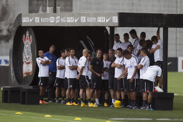 Durante a reapresentacao dos jogadores esta tarde no CT Joaquim Grava, zona leste da cidade. O próximo jogo da equipe será dia 15/01no torneio internacional, em Orlando/EUA, contra o Colonia da Alemanha