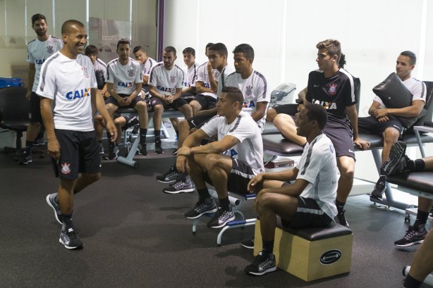 Durante a reapresentacao dos jogadores esta tarde no CT Joaquim Grava, zona leste da cidade. O próximo jogo da equipe será dia 15/01no torneio internacional, em Orlando/EUA, contra o Colonia da Alemanha