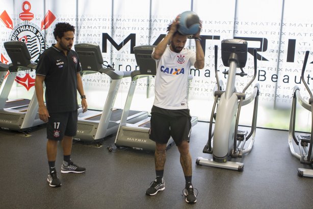 Durante a reapresentacao dos jogadores esta tarde no CT Joaquim Grava, zona leste da cidade. O próximo jogo da equipe será dia 15/01no torneio internacional, em Orlando/EUA, contra o Colonia da Alemanha