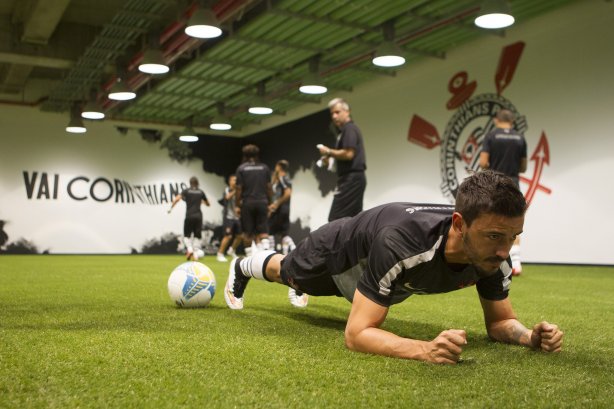 Nos vestiários antes do jogo realizado esta tarde na Arena Corinthians entre Corinthians x Botafogo/RP, jogo válido pela 5ª rodada do Campeonato Paulista de 2015