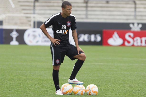 Durante o treino desta tarde na Arena Corinthians, zona leste da cidade. O próximo jogo será amanhã, quarta-feira, dia 18/02 contra o São Paulo, na Arena Corinthians, jogo de ida da fase classificatoria da Copa Libertadores da América 2015