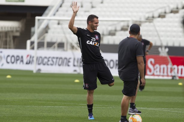 Durante o treino desta tarde na Arena Corinthians, zona leste da cidade. O próximo jogo será amanhã, quarta-feira, dia 18/02 contra o São Paulo, na Arena Corinthians, jogo de ida da fase classificatoria da Copa Libertadores da América 2015