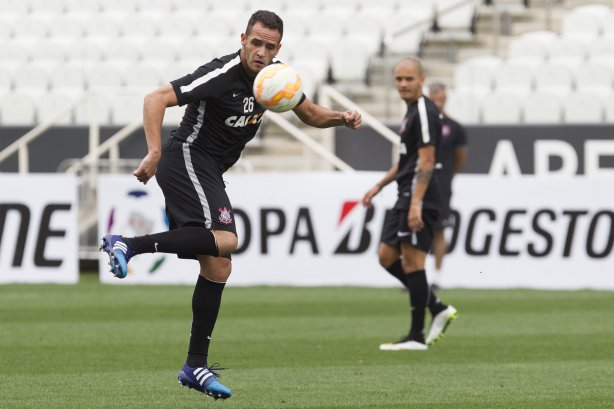 Durante o treino desta tarde na Arena Corinthians, zona leste da cidade. O próximo jogo será amanhã, quarta-feira, dia 18/02 contra o São Paulo, na Arena Corinthians, jogo de ida da fase classificatoria da Copa Libertadores da América 2015