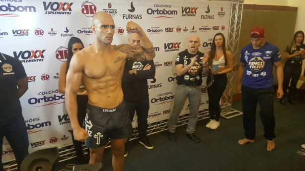 Bruno Cappelozza  um dos principais lutadores de MMA do Timo