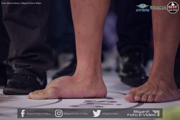 Mesmo com o pé quebrado, Cappelozza conquistou cinturão da edição 87 do Jungle Fight