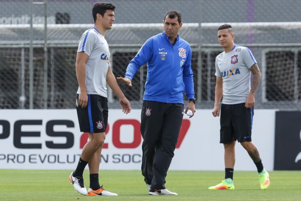 Balbuena e Arana esto entre os titulares de Carille para pegar o adversrio carioca