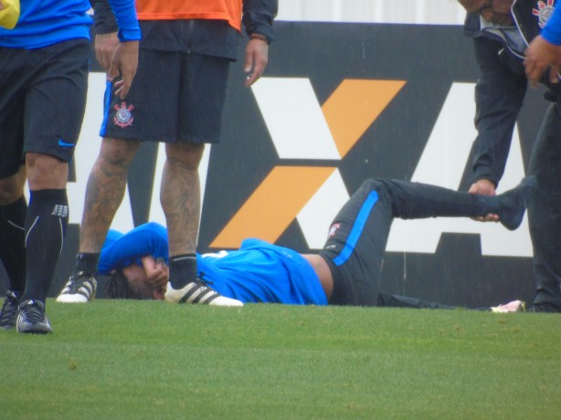 Bruno Paulo precisou receber atendimento mdico durante treino