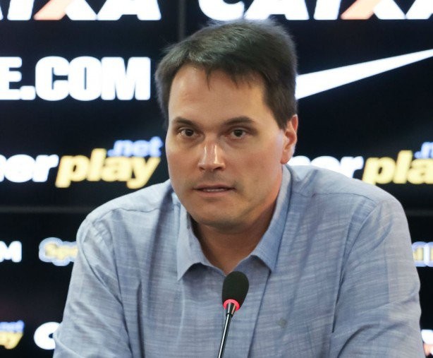 Com tensão interna, Edu Ferreira deixou o cargo na direção do Corinthians
