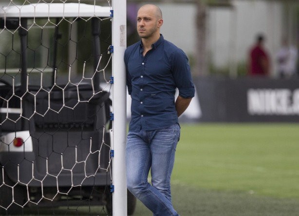 Único nome da direção de futebol, Alessandro acumula cargos