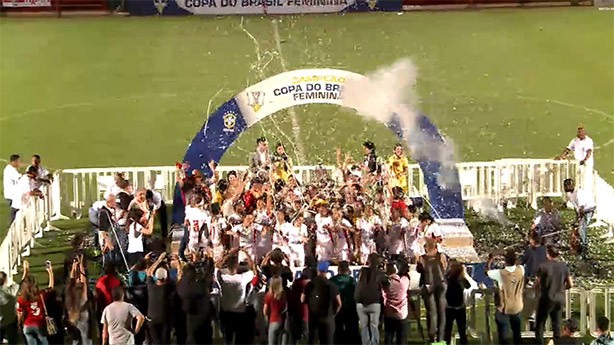 Meninas do Audax/Corinthians levantaram a taça em Osasco