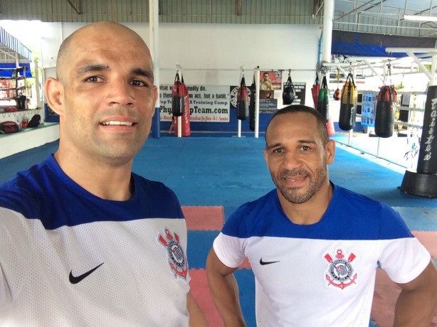 A dupla faz todos os treinamentos com o uniforme do Timo