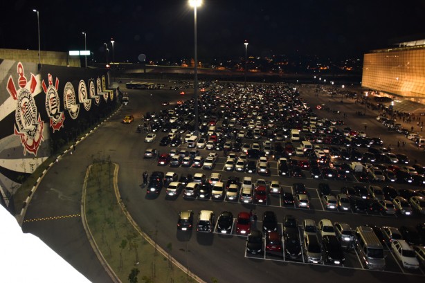 Estacionamento do setor Oeste da Arena