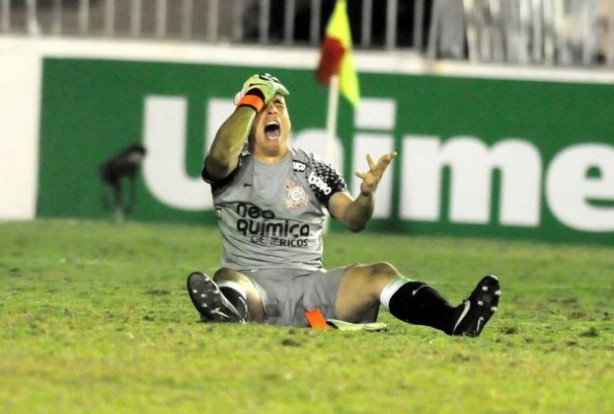 Em episódio inusitado, o goleiro caiu nas graças da Fiel por sua garra em campo