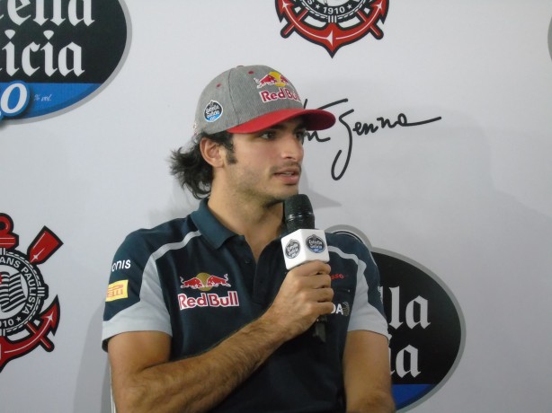 Um dos protagonistas do evento, Sainz falou sobre o dolo Ayrton Senna