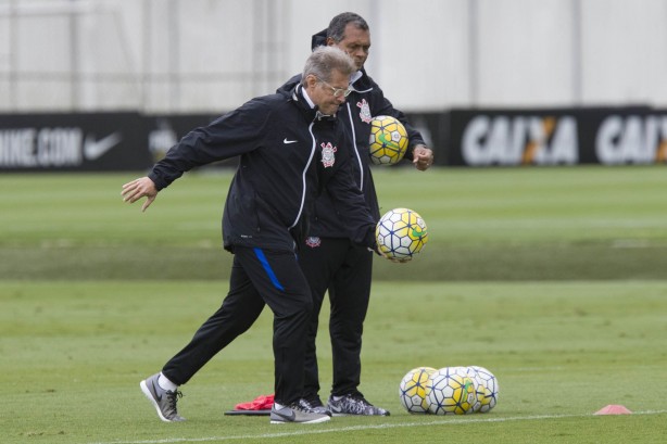 Oswaldo comandou treino da tarde