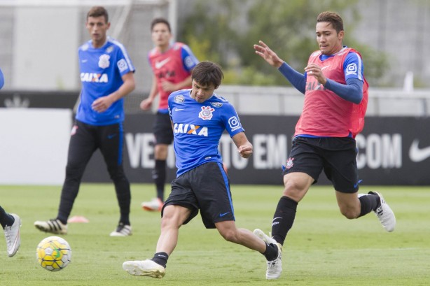 Romero e Jean brigam por vagas contra o Internacional