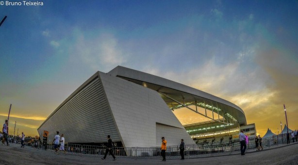 Pôr do sol de fundo em toda a Arena Corinthians