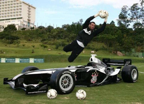 Weverton jogou no Corinthians na dcada passada