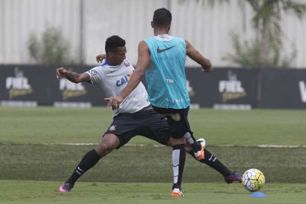 Jô marcou presença no treino