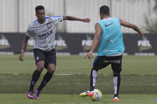 O jogador se prepara para reestrear pelo Timão em 2017