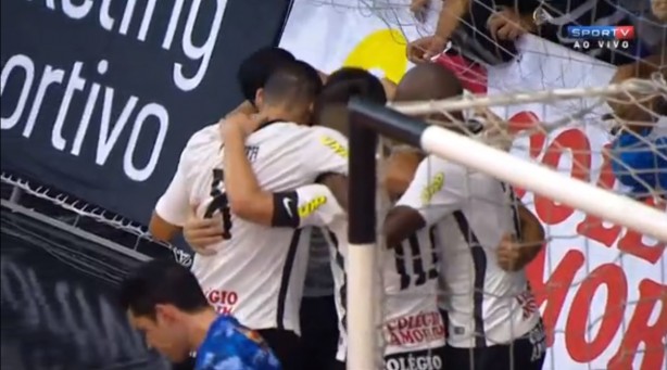 Jogadores comemoram um dos gols do Corinthians