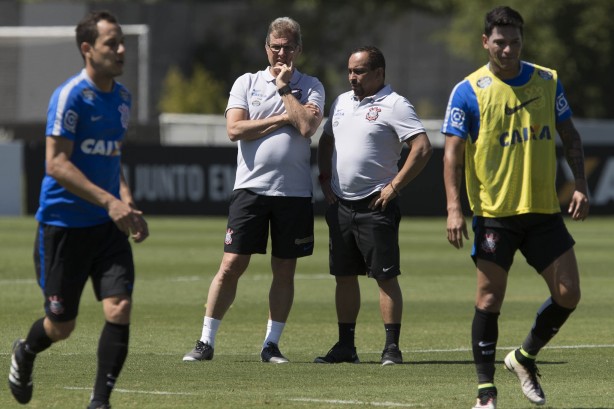 O foco do treinador foi treinar passes e posse de bola 