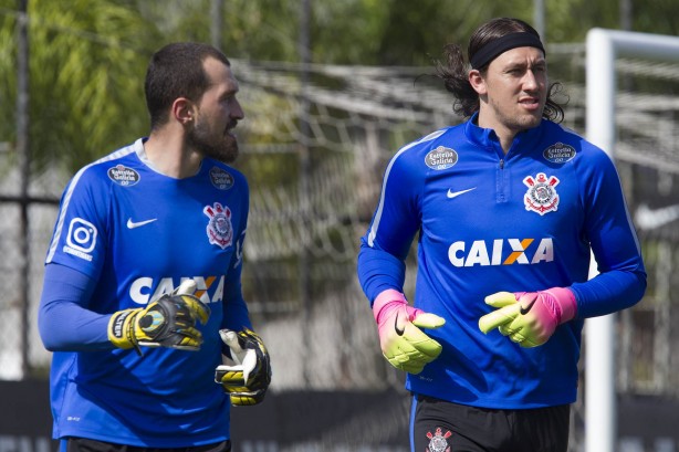 Walter e Cássio protagonizam disputa pela titularidade