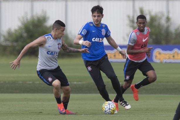 Matheus Vidotto atuou entre os atletas de linha no rachão