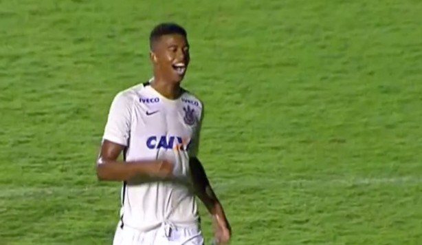 Camisa 9 do Corinthians, Carlinhos voltou a marcar diante do Operrio