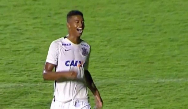 Camisa 9 do Corinthians, Carlinhos voltou a marcar diante do Operário