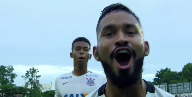 Marquinhos abriu o placar para o Timão