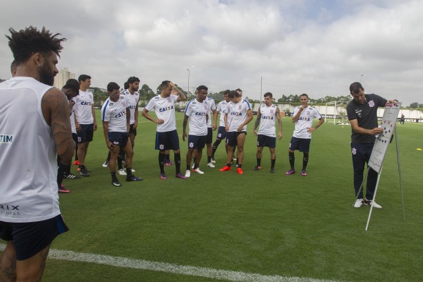 Carille priorizou o desenho tático antes da bola rolar