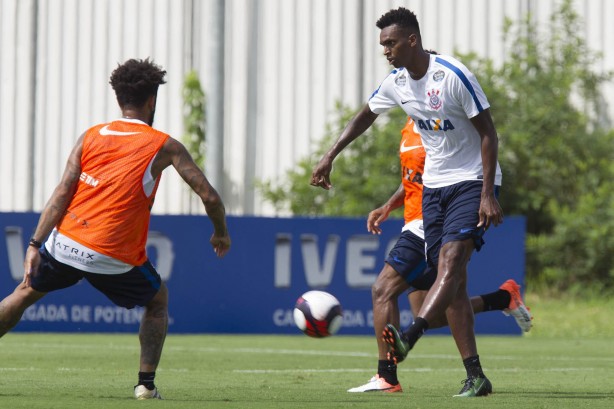 Jô apareceu na equipe titular