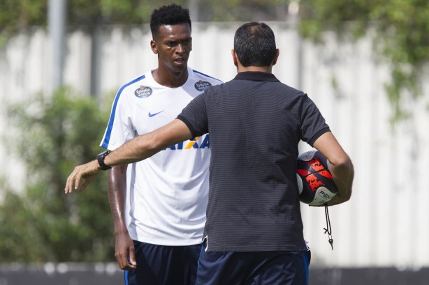 Jô assume a vaga de pivô na formação