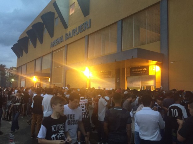 Torcedores desistiram de acompanhar partida na Arena Barueri