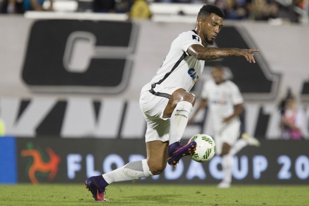 Kazim dominando a bola contra o Vasco da Gama pela semifinal da Flórida Cup