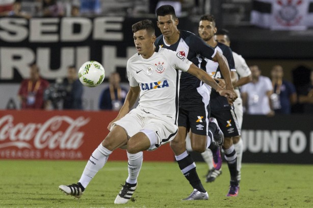 Marciel em jogada contra o Vasco pela semifinal da Flórida Cup