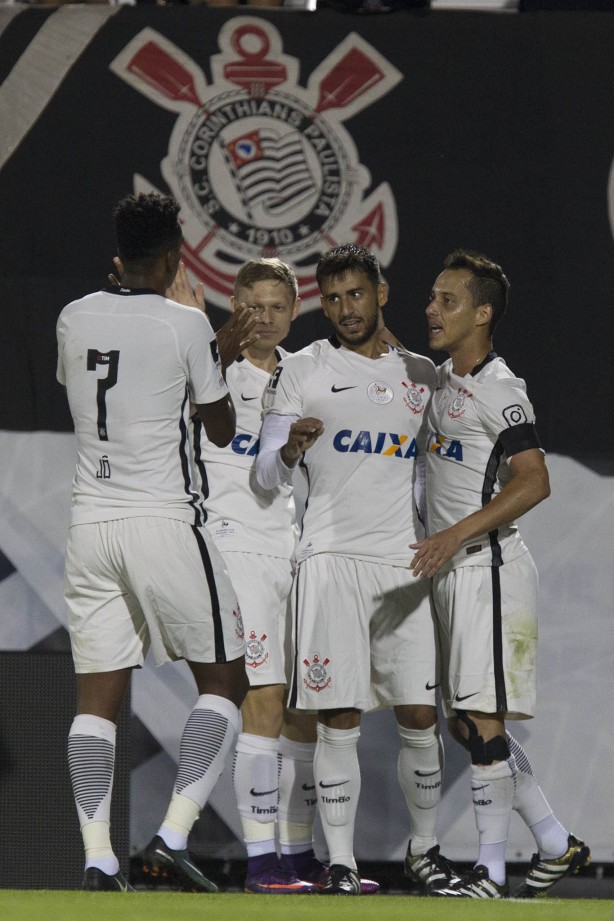 Marlone, Rodriguinho, Jô e Camacho comemorando gol contra o Vasco na semifinal da Florida Cup