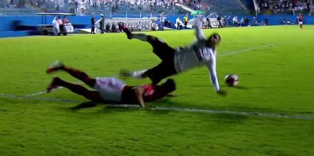 Pênalti a favor do Corinthians não assinalado pela arbitragem